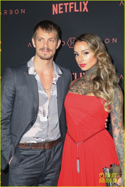 joel kinnaman wife.